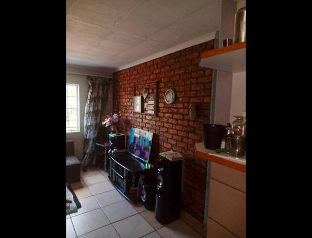 2 BEDROOM APARTMENT FOR SALE IN PRETORIA WEST